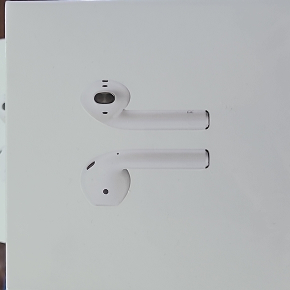AirPods with wireless charging case